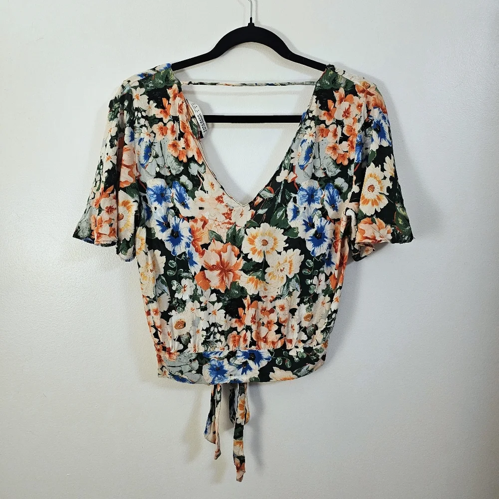 Zara | Floral V-Neck Wrap Top - Picture 3 of 8